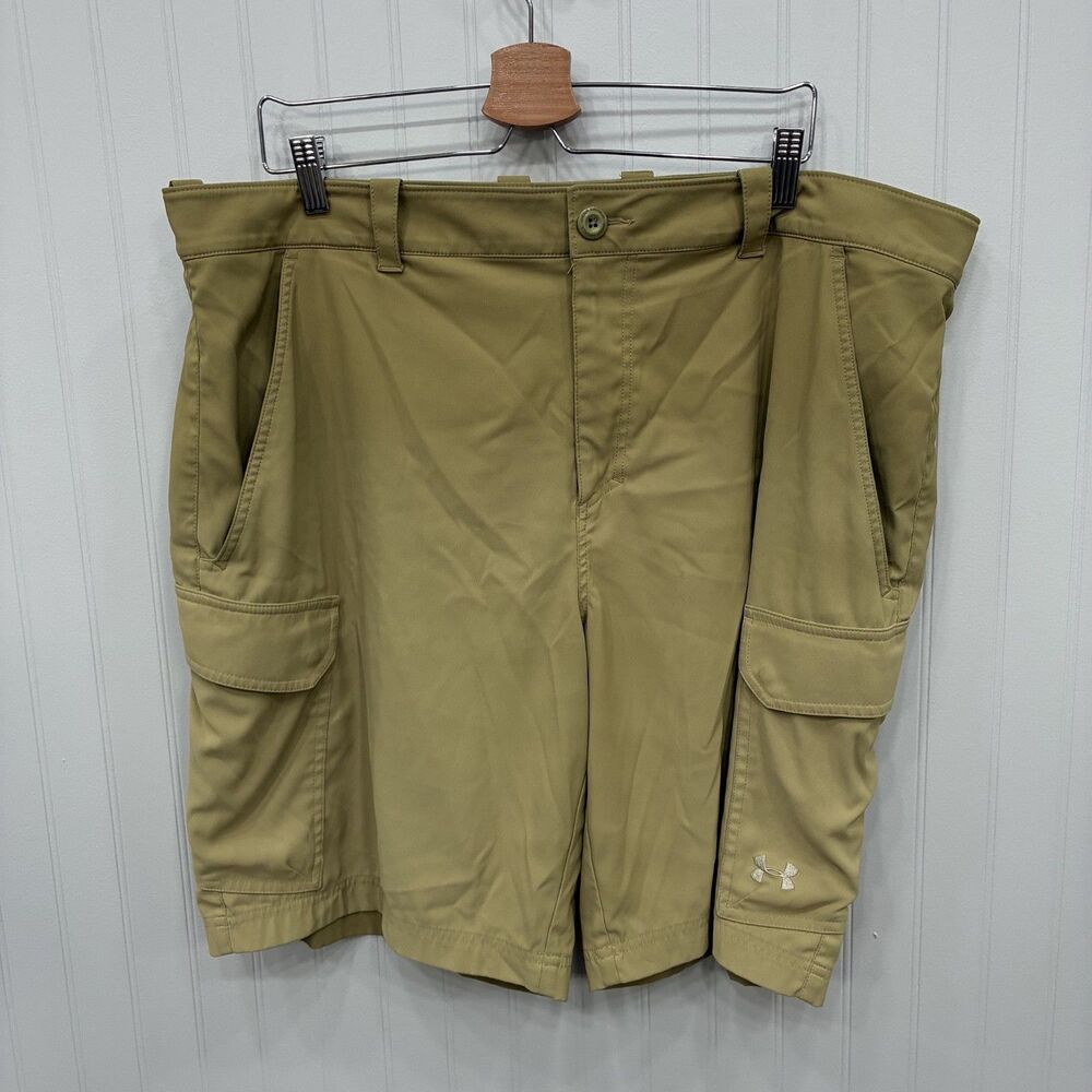 Under Armour Men's W42 Tan Loose Moisture Wicking HeatGear Cargo Shorts